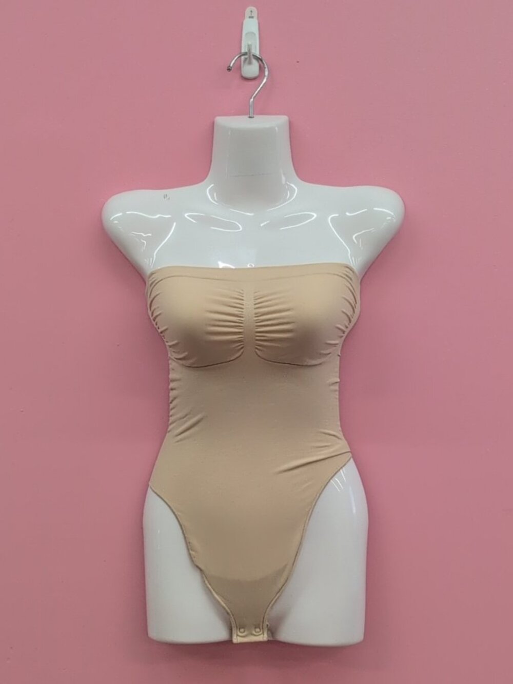 SKIMS Seamless Sculpt Strapless Thong Bodysuit Clay Medium